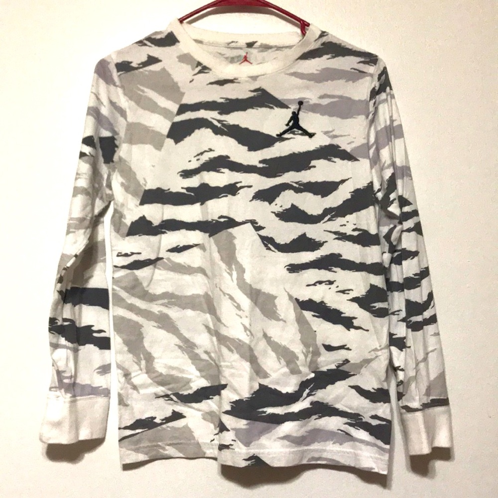 Boys jordan shirt